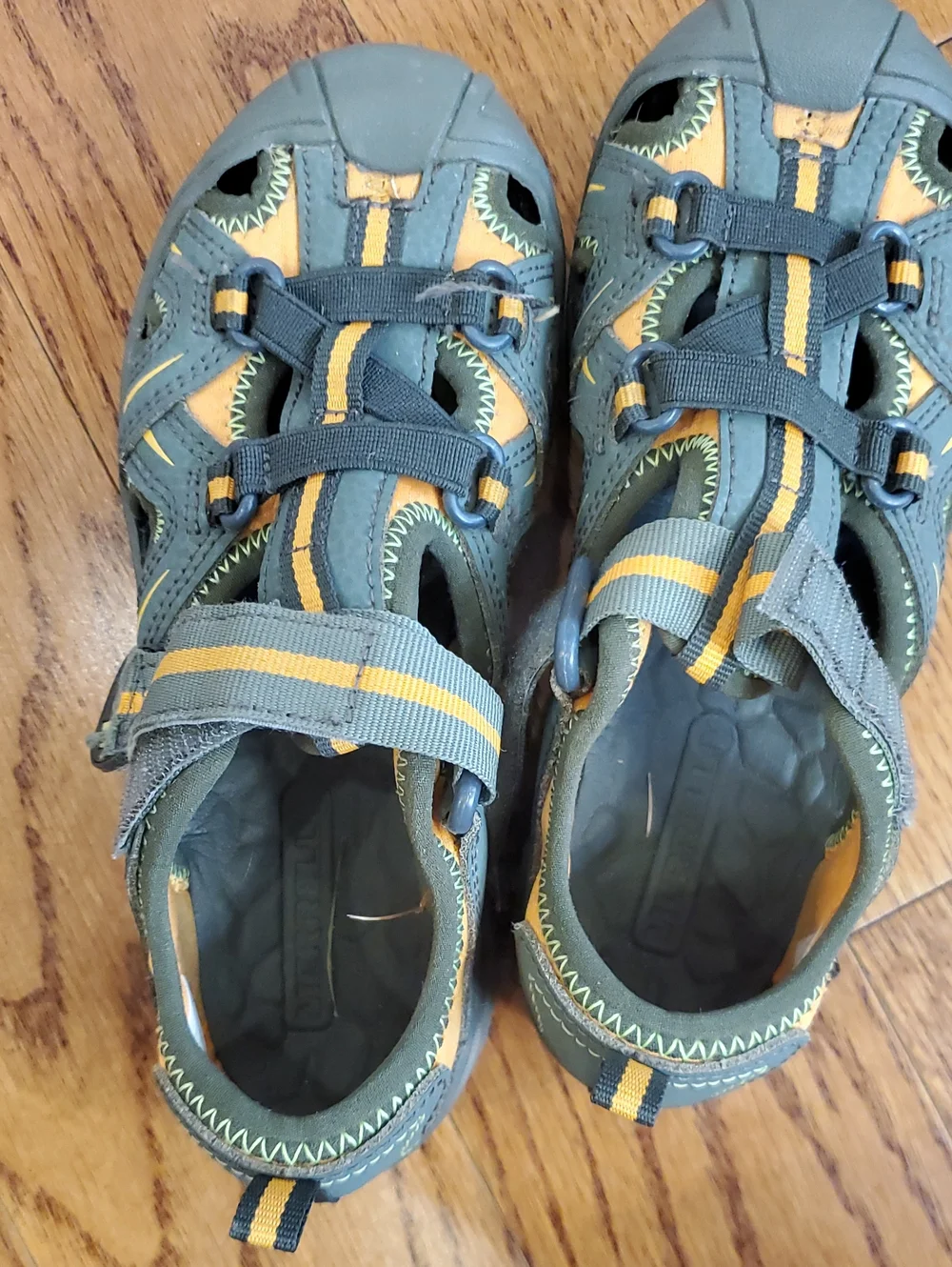 Merrell Kids Olive Green and Yellow Closed-Toe Sport Sandals Sz 13